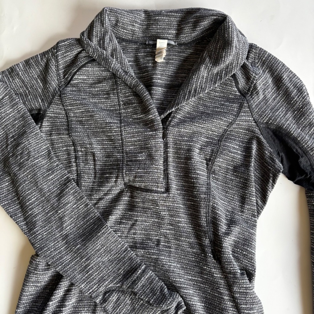 Lululemon Half‎ Zip Pullover Space Dye Black White Thumbholes Size 6 Running Top